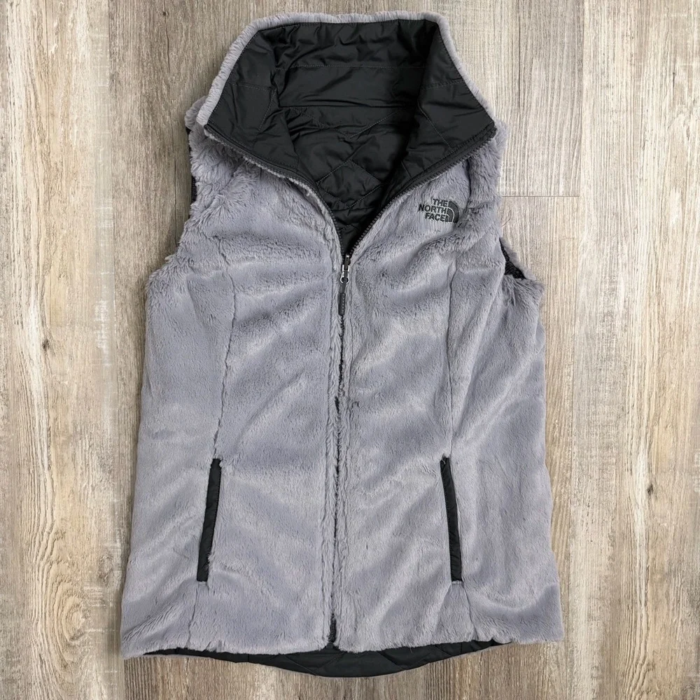 The North Face Women’s Gray Quilted Reversible Vest-size Small *NEW w/o tags*
